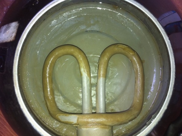 Lưu ý khi tìm kiếm cách vệ sinh bình nóng lạnh bị cặn vôi