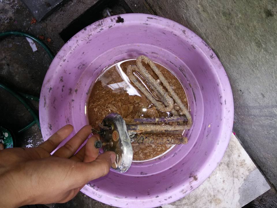 Thanh nhiệt bình bị đóng cặn