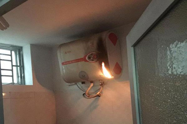 Thay bình nóng lạnh khi đã hết date