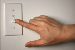 Mẹo nhỏ giúp bạn luôn an toàn khi tắm với bình nóng lạnh Rossi 20 lít RAM-20SQ