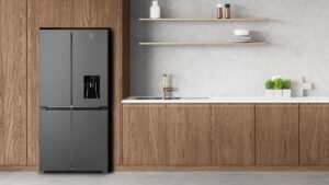 Tủ Lạnh Electrolux Inverter Multi Door 492 Lít EQE4960A-B