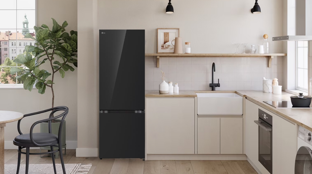 Tủ lạnh LG LBB33BLGA 2 cánh kiểu dáng nhỏ gọn, thiết kế đẹp mắt